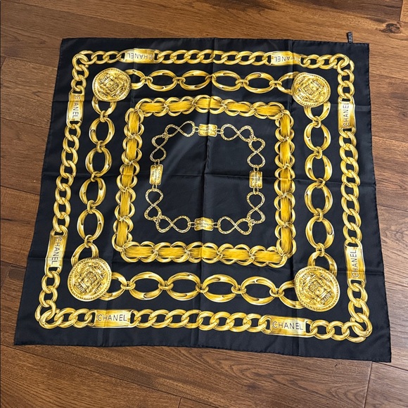 CHANEL Black 31 Rue Cambon Paris Medallion Chain Scarf 100% Silk